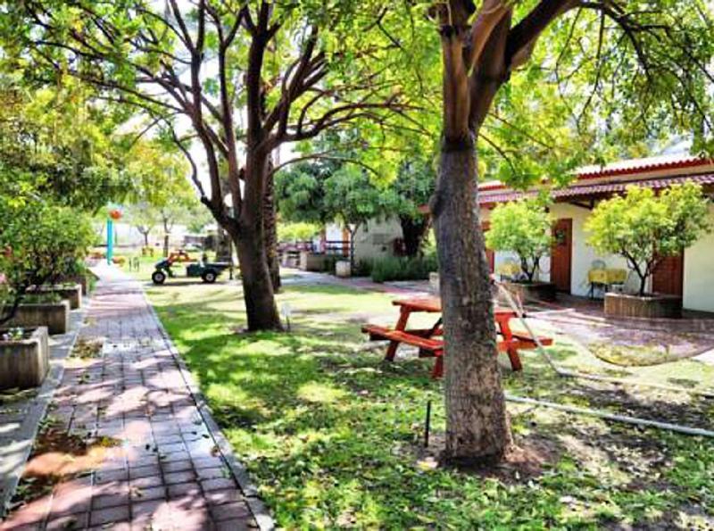 Kibbutz Country 2*